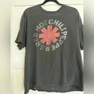 RED HOT CHILI PEPPERS 🌶️ distressed t. Sz l